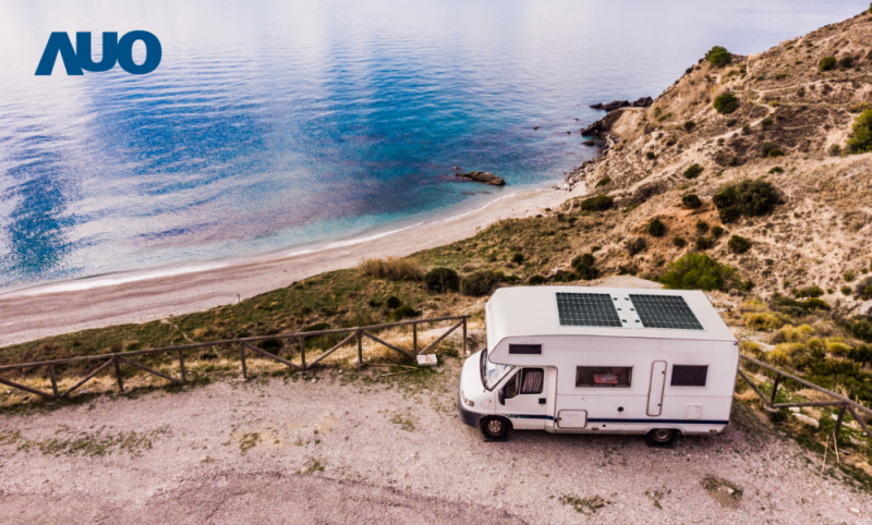 「可撓輕量化太陽光電板SunCurva」使用輕量特殊耐候型複合板取代傳統太陽能板的玻璃前板，不僅降低70%重量，每米平方僅3Kg；具有抗衝擊性能及通過電磁相容性測試，可應用於交通運輸工具，如露營車、遊艇等